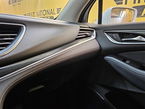 Used 2020 Buick Enclave Essence image 32