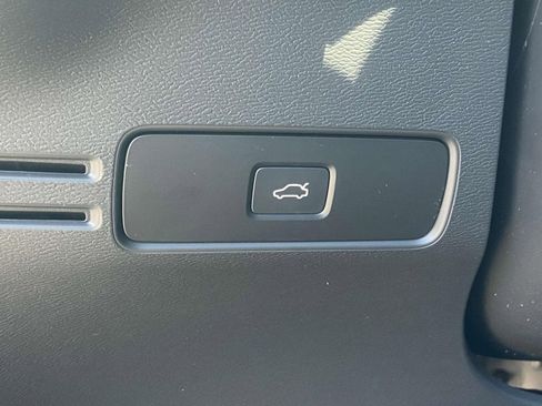 New 2025 Volvo XC40 B5 Ultra w/ Climate Package image 21