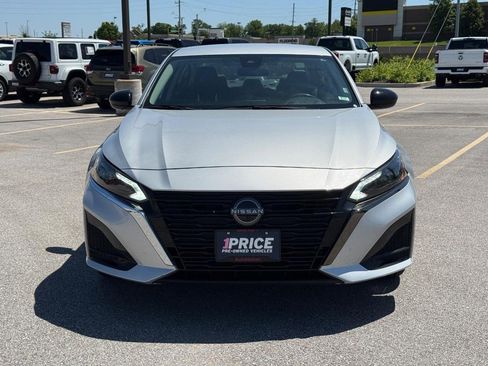 Used 2024 Nissan Altima 2.5 SR FWD image 9