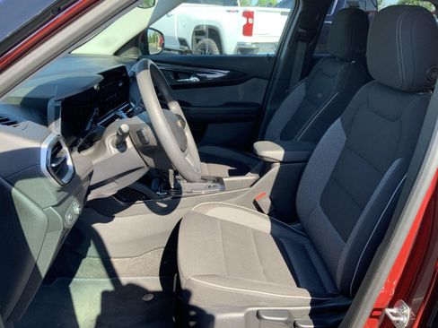 Used 2025 Chevrolet TrailBlazer LT AWD/4WD image 24