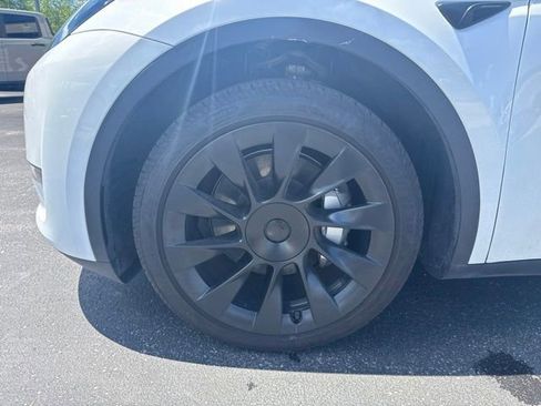 Used 2024 Tesla Model Y Long Range AWD/4WD image 9