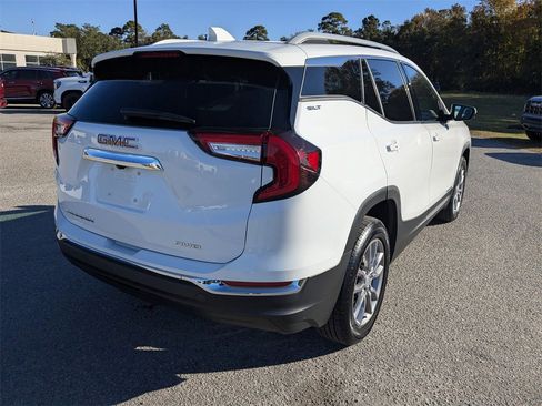 Used 2023 GMC Terrain SLT image 4