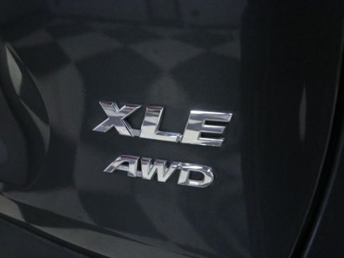 Used 2021 Toyota RAV4 XLE AWD/4WD image 34