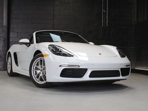 Used 2021 Porsche 718 Boxster w/ Premium Package RWD image 18
