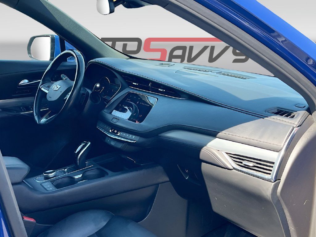 Used 2022 Cadillac XT4 Premium Luxury w/ Safety Alert Package FWD image 27