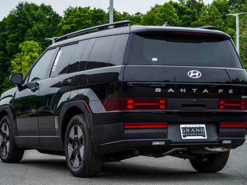 Used 2025 Hyundai Santa Fe SEL FWD image 10