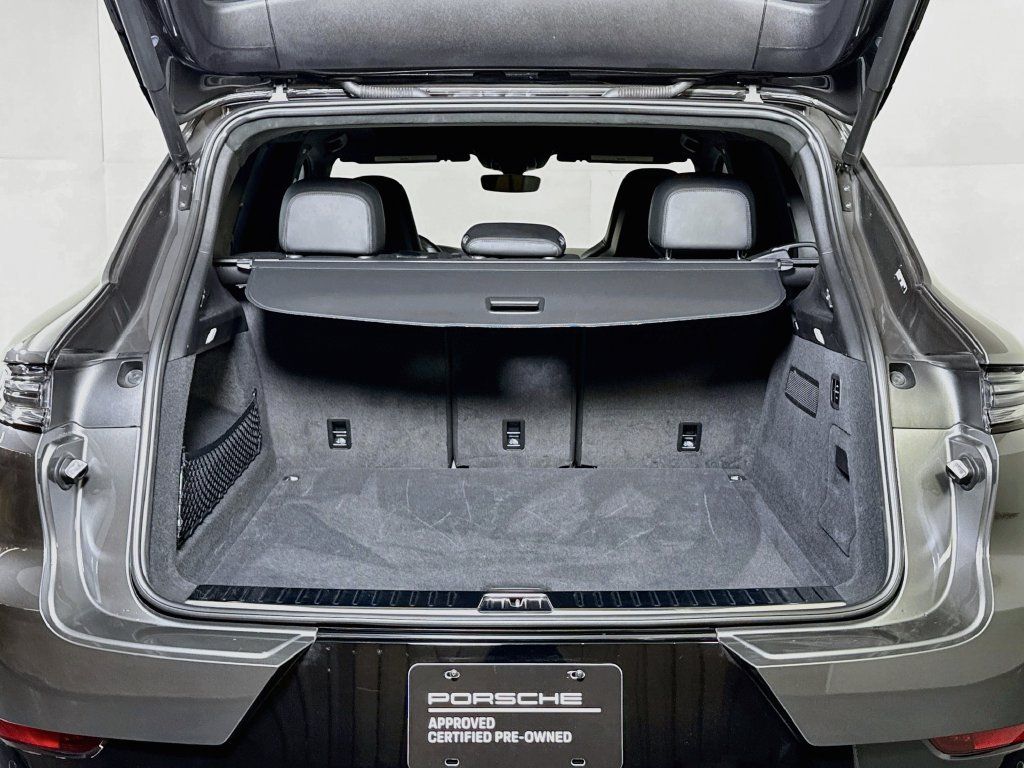 Certified 2025 Porsche Cayenne GTS AWD/4WD image 28