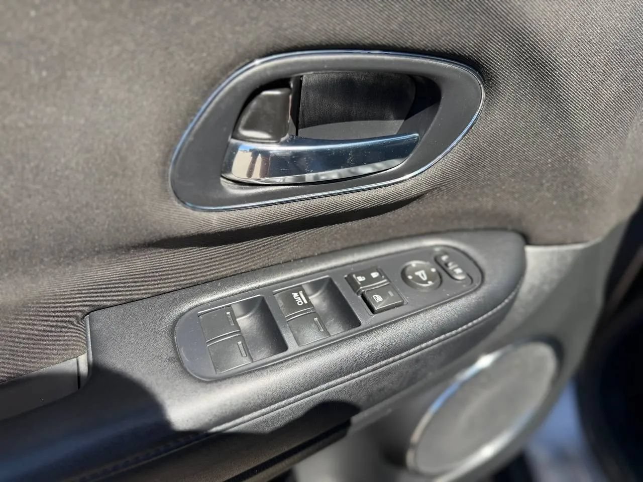 Used 2018 Honda HR-V EX image 40