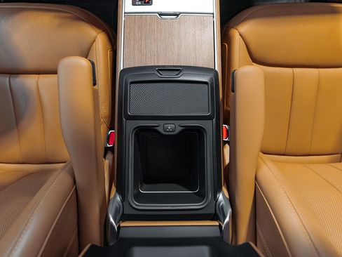 Used 2024 Land Rover Range Rover Long Wheelbase SE image 27