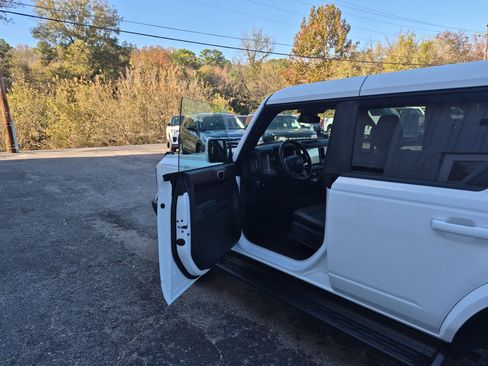 New 2025 Ford Bronco Outer Banks image 9