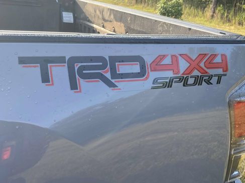 Used 2020 Toyota Tacoma TRD Sport AWD/4WD image 8