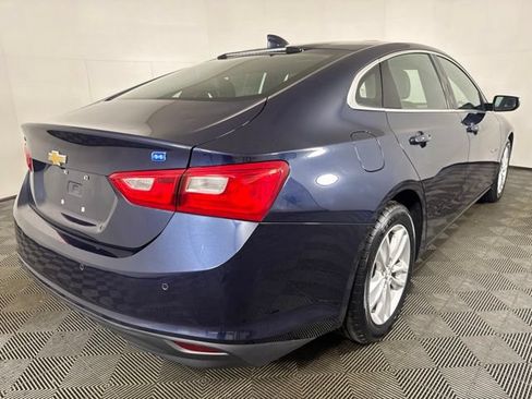 Used 2018 Chevrolet Malibu Hybrid w/ Leather Package FWD image 3