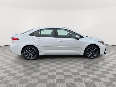 Used 2022 Toyota Corolla SE image 8