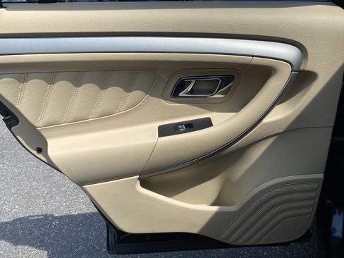Used 2015 Ford Taurus SE image 22
