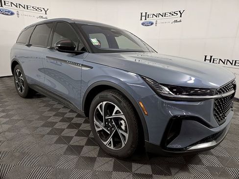 Used 2025 Lincoln Nautilus Premier w/ Equipment Group 102A image 3