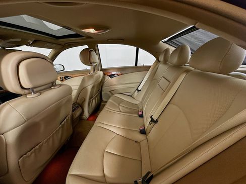 Used 2009 Mercedes-Benz E 350 Sedan image 27