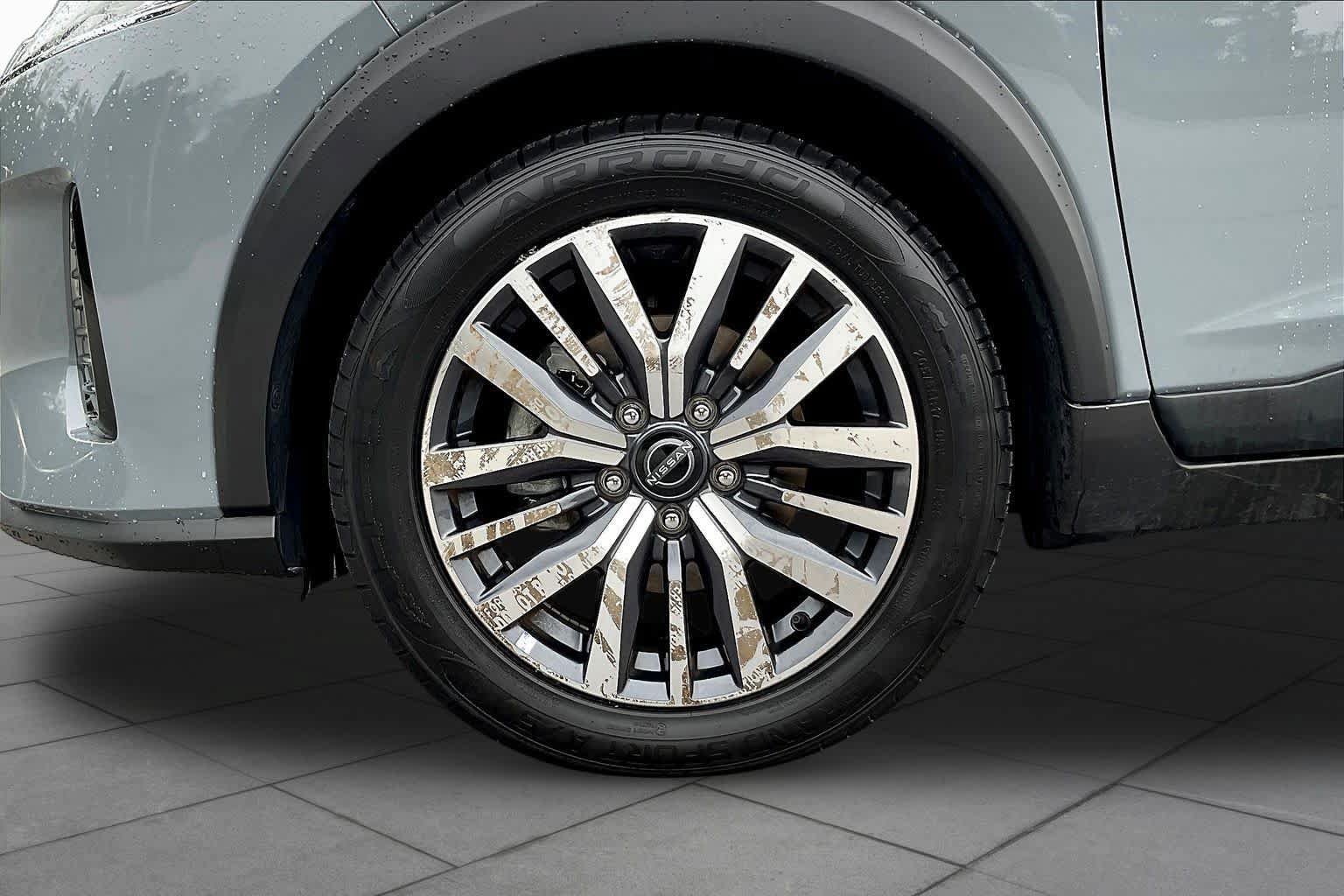 Used 2024 Nissan Kicks SV FWD image 11