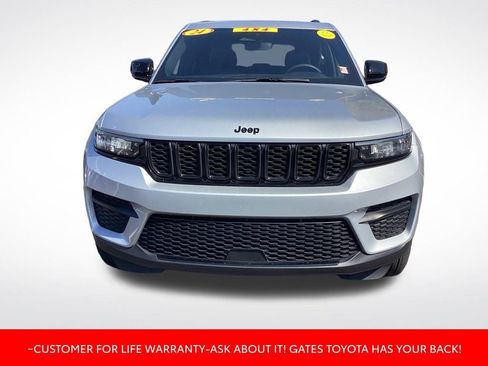 Used 2024 Jeep Grand Cherokee Altitude image 2