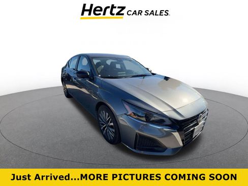 Used 2025 Nissan Altima 2.5 SV image 1