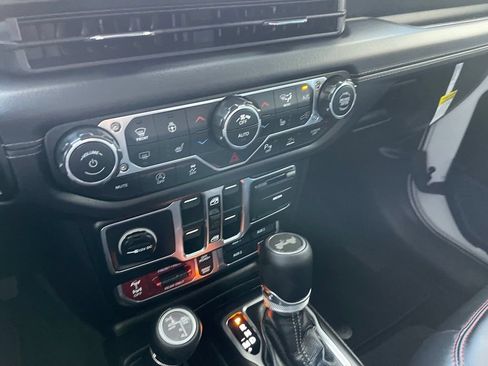 New 2026 Jeep Wrangler Unlimited Rubicon AWD/4WD image 21