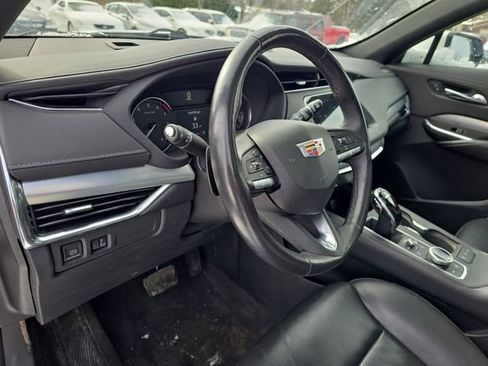 Used 2022 Cadillac XT4 Premium Luxury image 16
