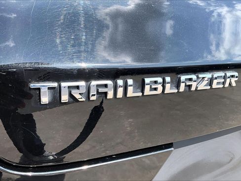 Used 2023 Chevrolet TrailBlazer LT FWD image 31