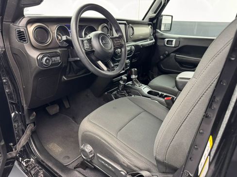Used 2019 Jeep Wrangler Unlimited Sport image 10