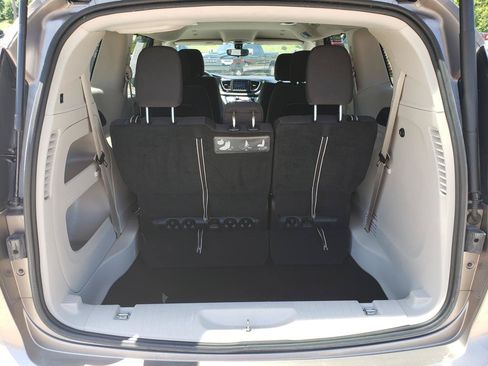 Used 2018 Chrysler Pacifica Touring Plus FWD image 9