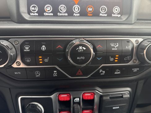 Used 2021 Jeep Gladiator Willys image 28