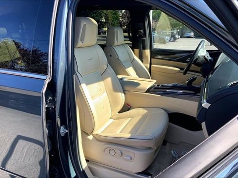 Used 2021 Cadillac Escalade Premium Luxury AWD/4WD image 6