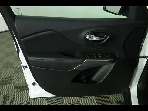 Used 2022 Jeep Cherokee Latitude Lux AWD/4WD image 22