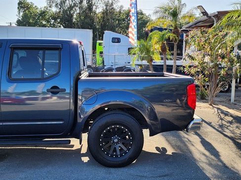 Used 2017 Nissan Frontier SV image 7