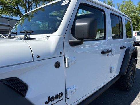 Used 2025 Jeep Wrangler Unlimited Sport AWD/4WD image 4