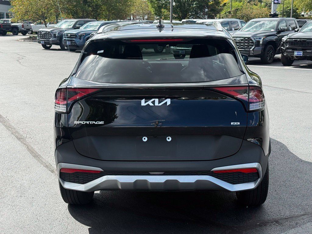 Used 2023 Kia Sportage EX AWD/4WD image 6