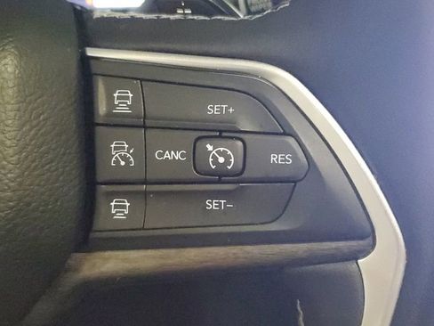 Used 2025 Jeep Grand Cherokee L Limited image 32