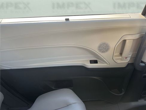 Used 2024 Toyota Sienna XLE image 18