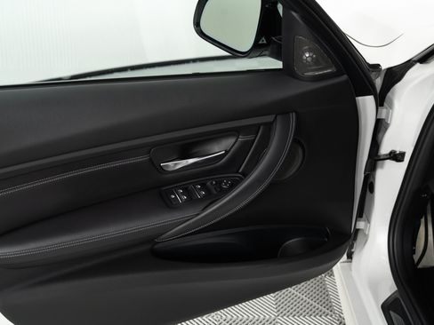 Used 2018 BMW M3 RWD image 29
