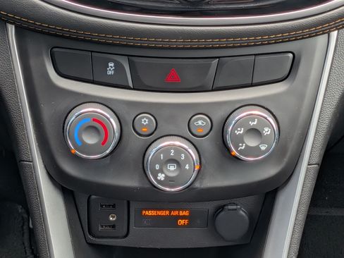 Certified 2022 Chevrolet Trax LT w/ LT Convenience Package AWD/4WD image 19