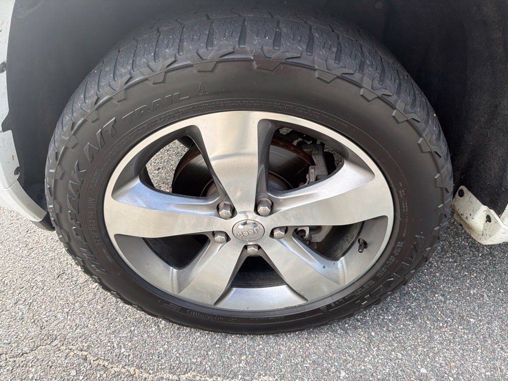 Used 2015 Jeep Grand Cherokee Overland AWD/4WD image 12