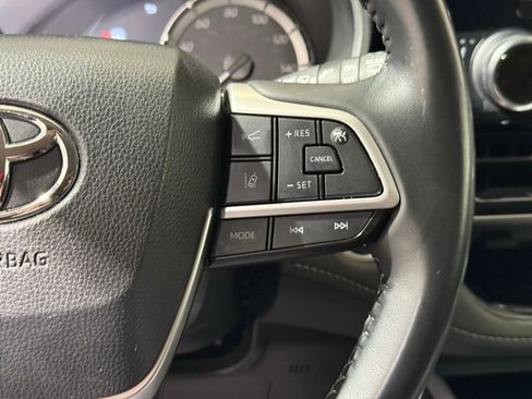 Certified 2024 Toyota Highlander XLE image 27