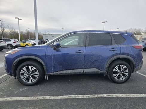 Used 2023 Nissan Rogue SV image 4