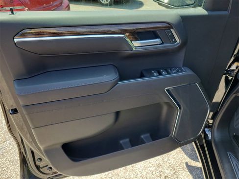 New 2025 GMC Sierra 1500 SLE w/ Preferred Package image 7