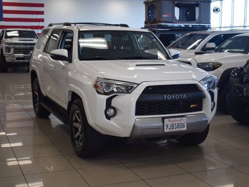 Used 2018 Toyota 4Runner TRD Off-Road Premium image 3