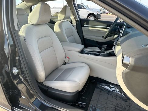 Used 2022 Nissan Altima 2.5 SV FWD image 23