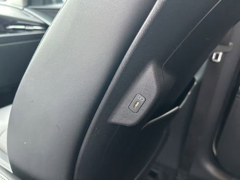 Used 2023 Kia Niro EX image 35