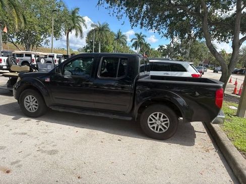 Used 2016 Nissan Frontier SV RWD image 2
