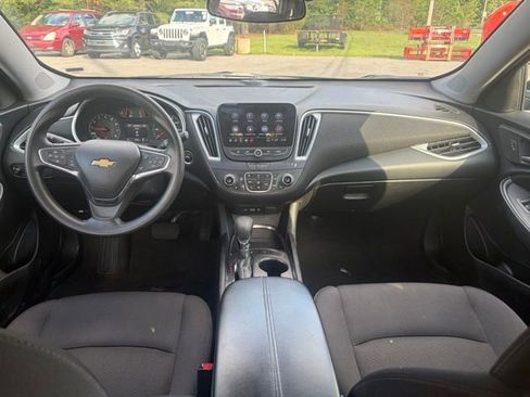 Used 2024 Chevrolet Malibu LT FWD image 3