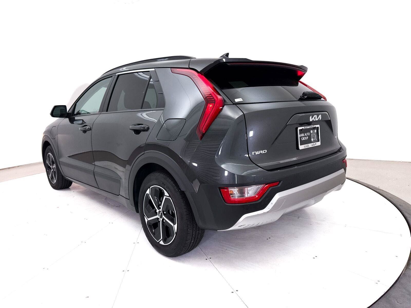 Used 2024 Kia Niro EX w/ EX Cold Weather Package FWD image 16