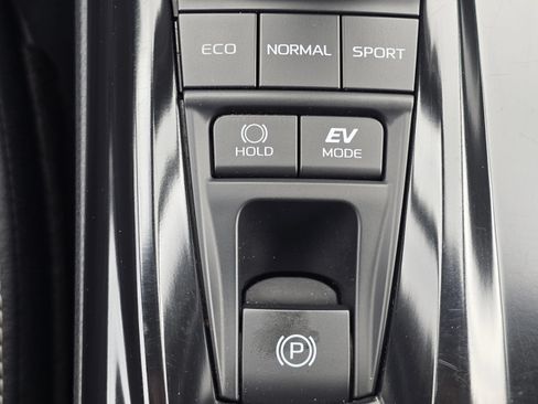 Used 2025 Toyota Camry SE FWD image 43