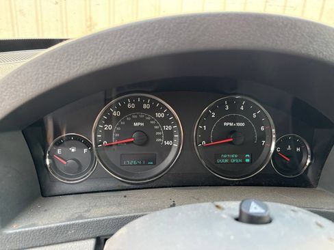 Used 2005 Jeep Grand Cherokee Limited RWD image 12